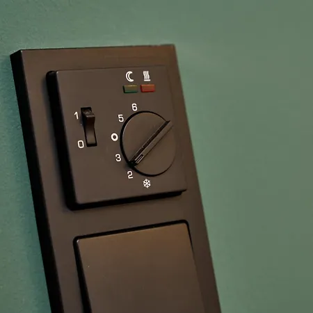 Luxuscontainer Am Nuerburgring #3 *