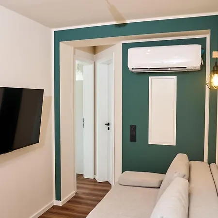 Luxuscontainer Am Nuerburgring #3 * אדנאו