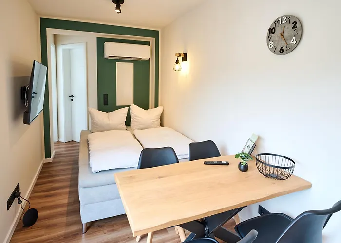 Luxuscontainer Am Nuerburgring #3 *